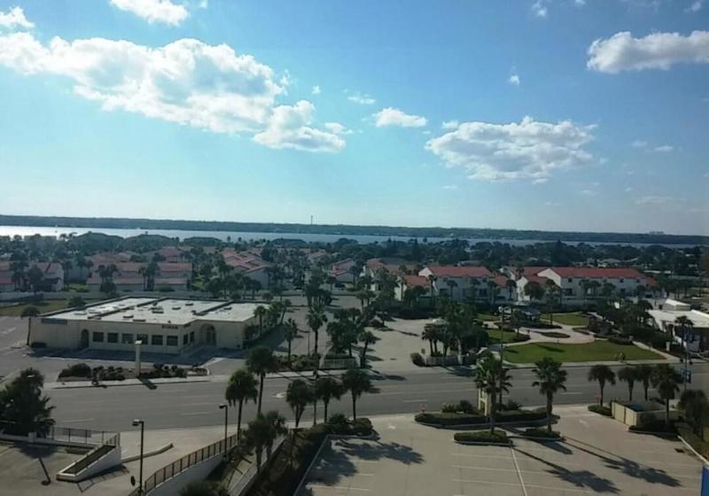 استراحتگاه Emerald Shores Hotel Daytona Beach