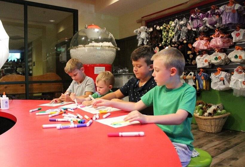 Курорт Six Flags Great Escape Lodge & Indoor Waterpark