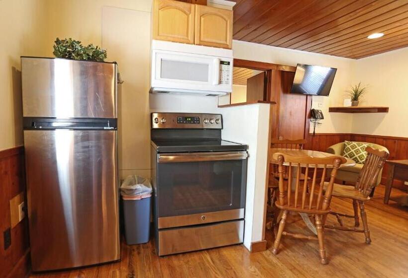 Cape Pines Motel