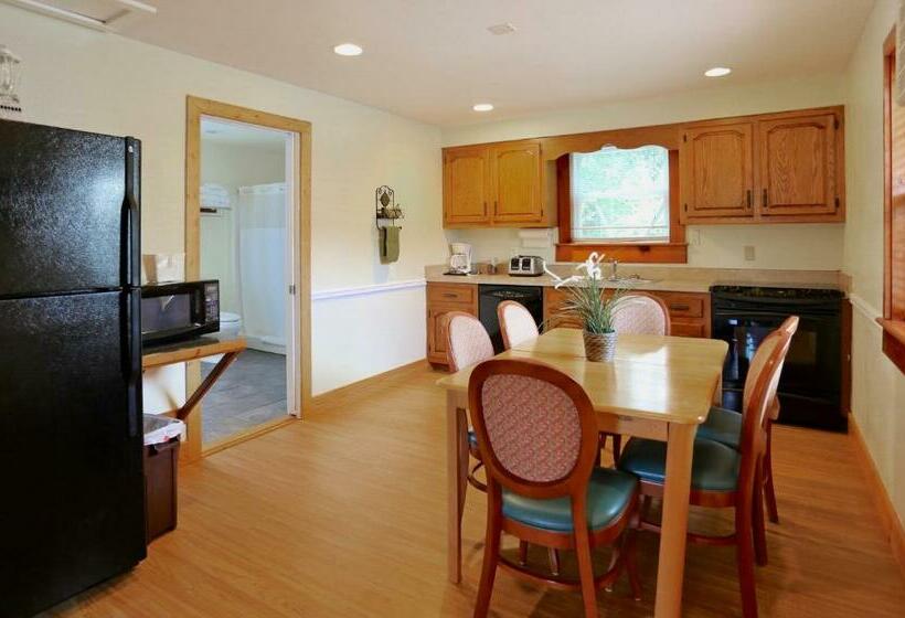 Cape Pines Motel