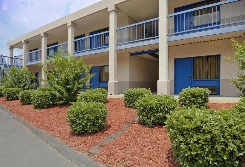 בית מלון כפרי Americas Best Value Inn Ft. Jackson