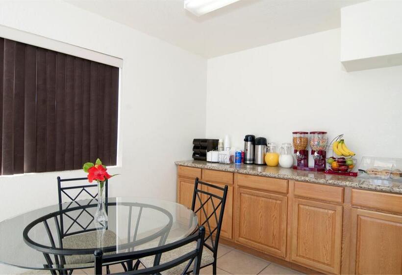 בית מלון כפרי Americas Best Value Inn And Suites Groves