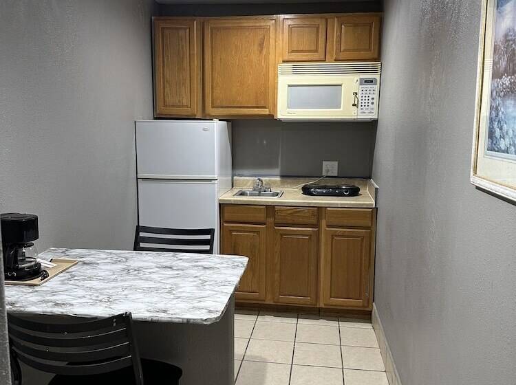 בית מלון כפרי Americas Best Value Inn And Suites Groves