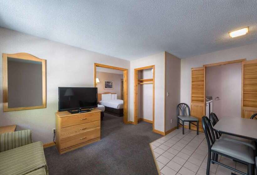 هتل Americas Best Value Inn & Suites Lake George