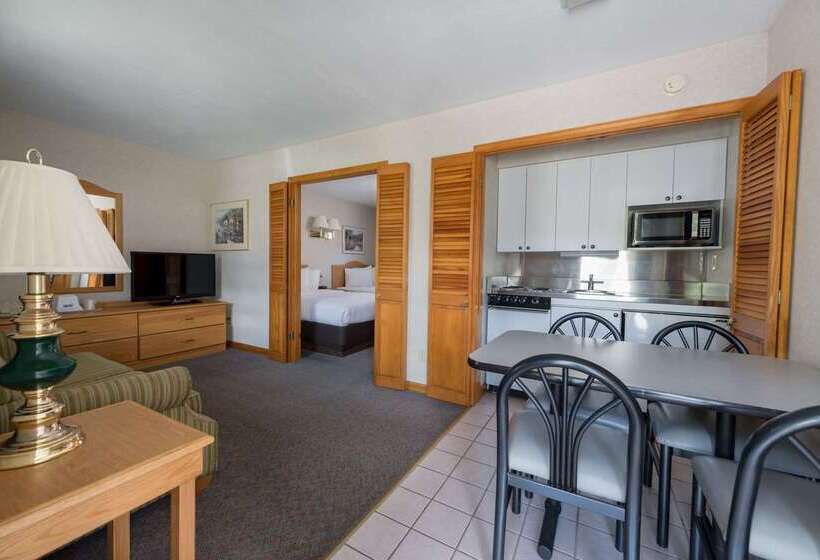 هتل Americas Best Value Inn & Suites Lake George