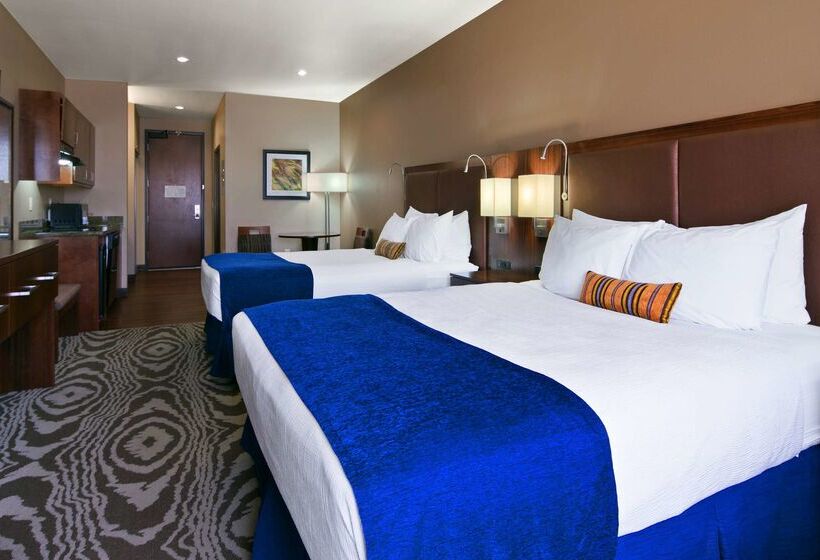 هتل Best Western Plus Williston  And Suites