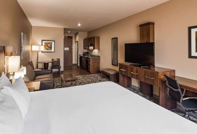 هتل Best Western Plus Williston  And Suites