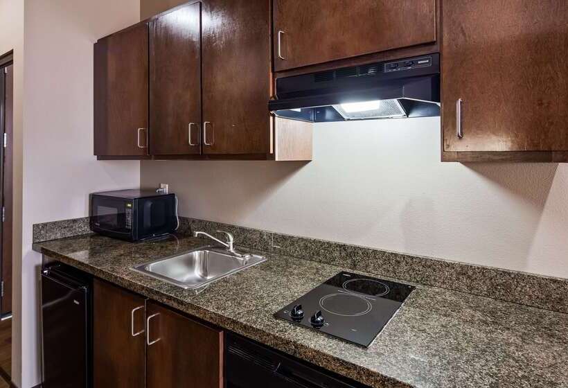 Best Western Plus Williston Hotel & Suites