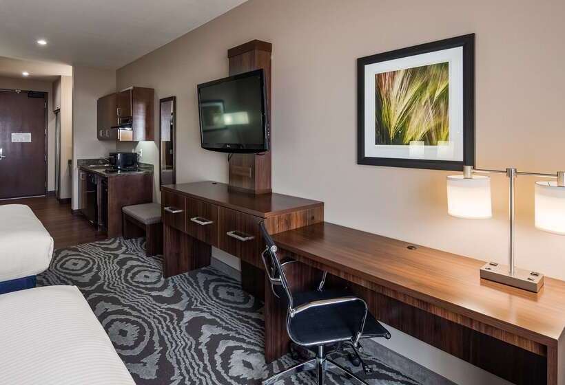 هتل Best Western Plus Williston  And Suites