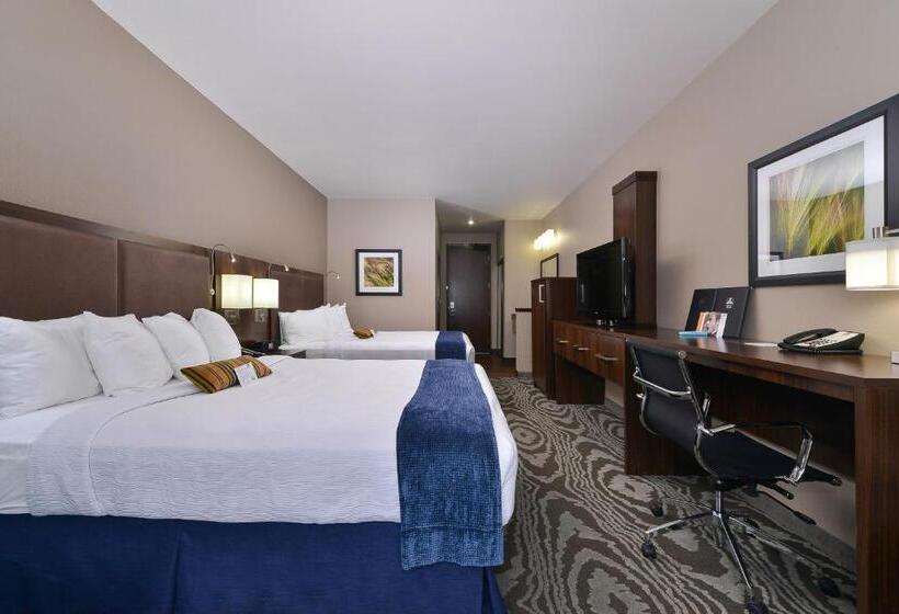 هتل Best Western Plus Williston  And Suites