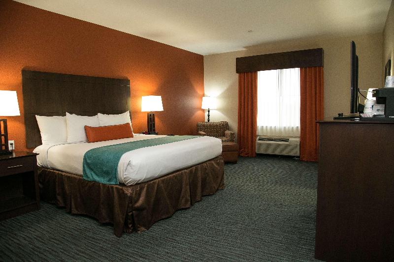 هتل Best Western Plus Williston  And Suites