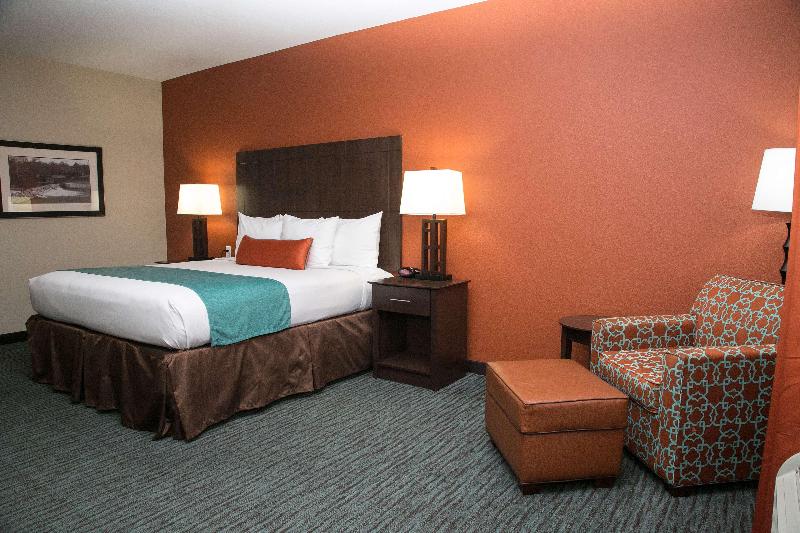 هتل Best Western Plus Williston  And Suites