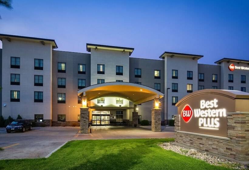 هتل Best Western Plus Williston  And Suites