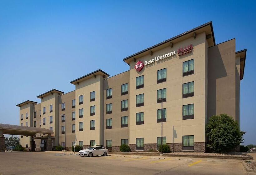 هتل Best Western Plus Williston  And Suites