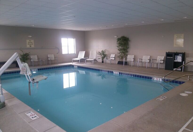 هتل Best Western Plus Williston  And Suites