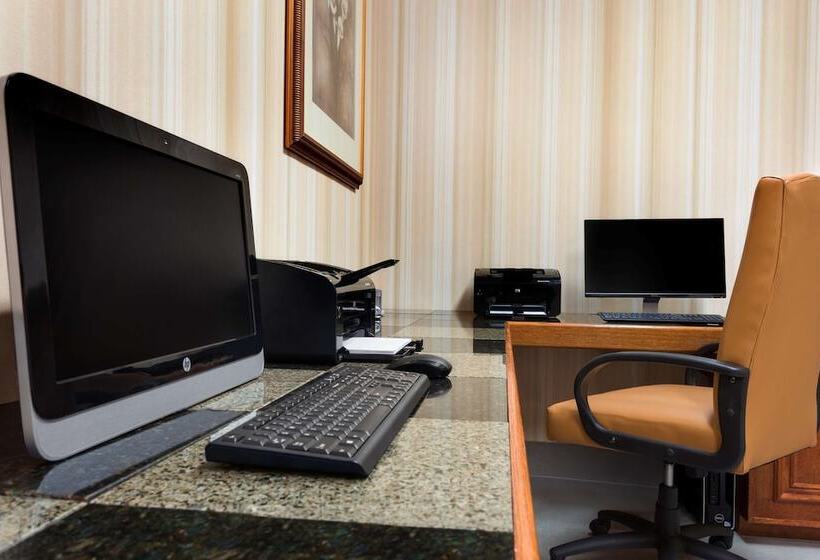 هتل Country Inn & Suites By Radisson, Columbia, Mo