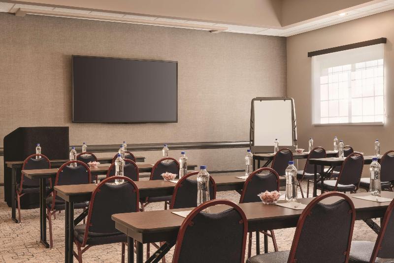 هتل Country Inn & Suites By Radisson, Grand Rapids East, Mi