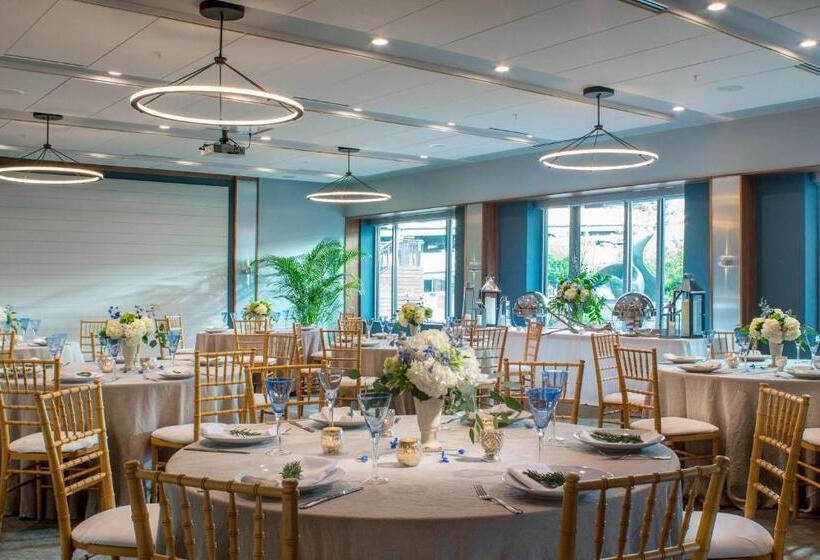 هتل Courtyard Burlington Harbor