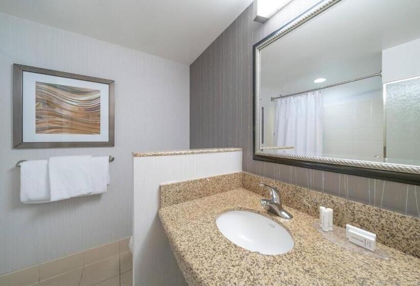 فندق Courtyard By Marriott Salisbury