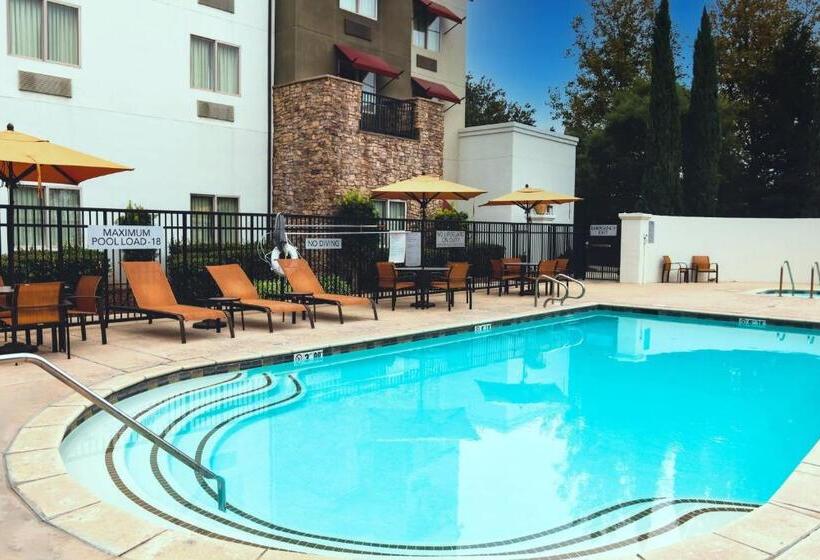 هتل Courtyard Paso Robles