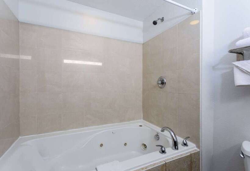 בית מלון כפרי Days Inn & Suites By Wyndham Lakeland