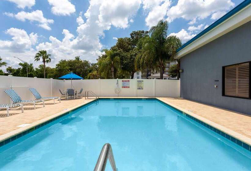 בית מלון כפרי Days Inn & Suites By Wyndham Lakeland