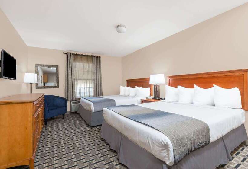 בית מלון כפרי Days Inn & Suites By Wyndham Sellersburg