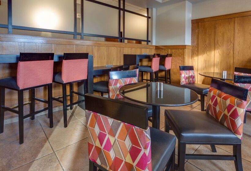 هتل Drury Inn & Suites Las Cruces