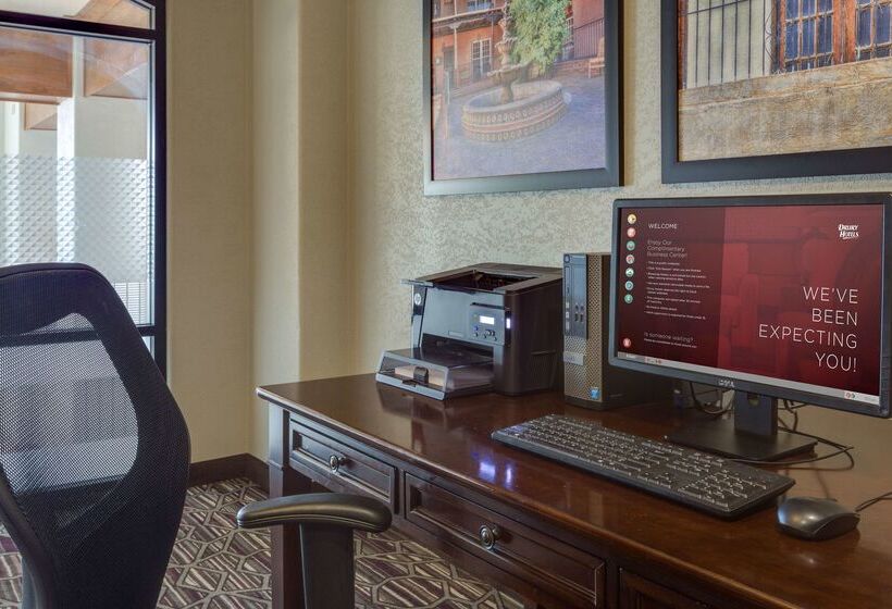 هتل Drury Inn & Suites Las Cruces