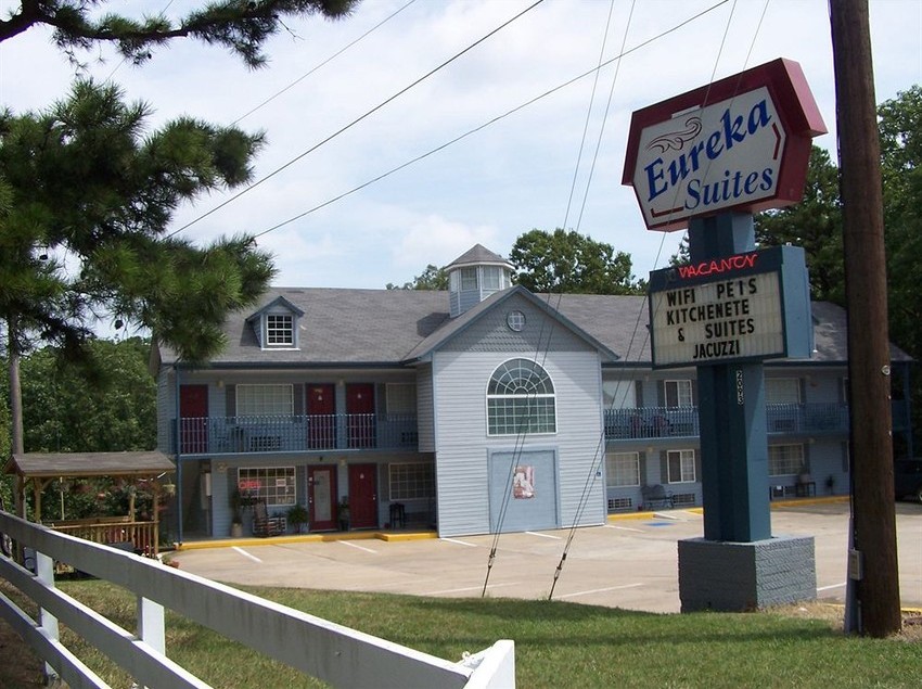 Eureka Suites Motel