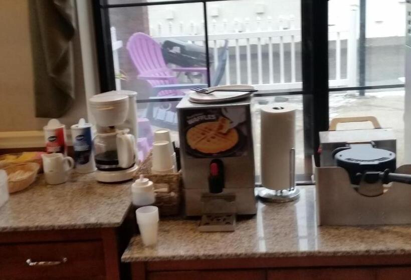هتل Colonie Inn And Suites