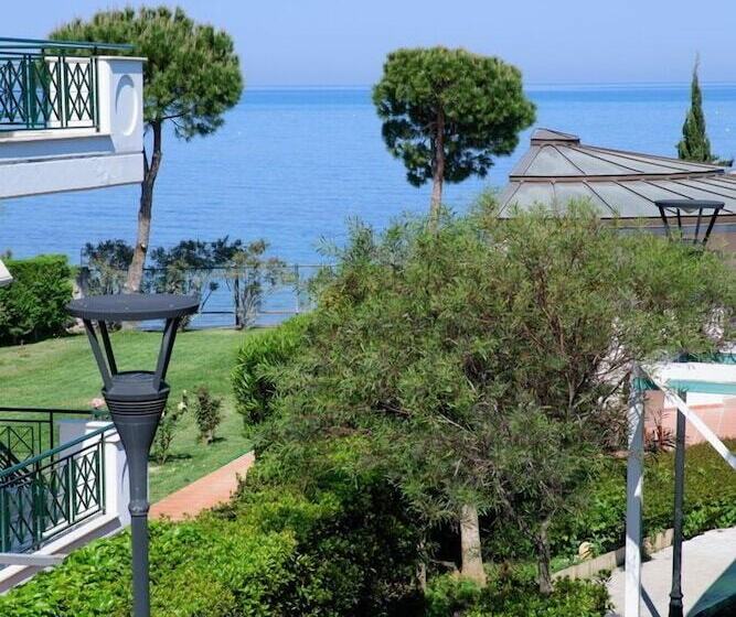 בית מלון כפרי Poseidon Palace