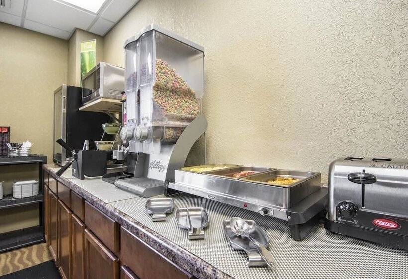 هتل Quality Inn & Suites Thompson