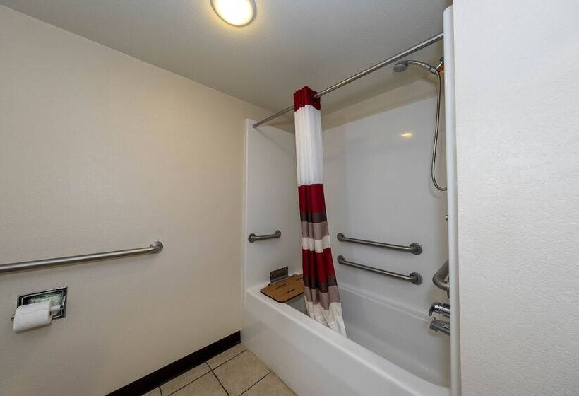 בית מלון כפרי Red Roof Inn & Suites Biloxi   Ocean Springs