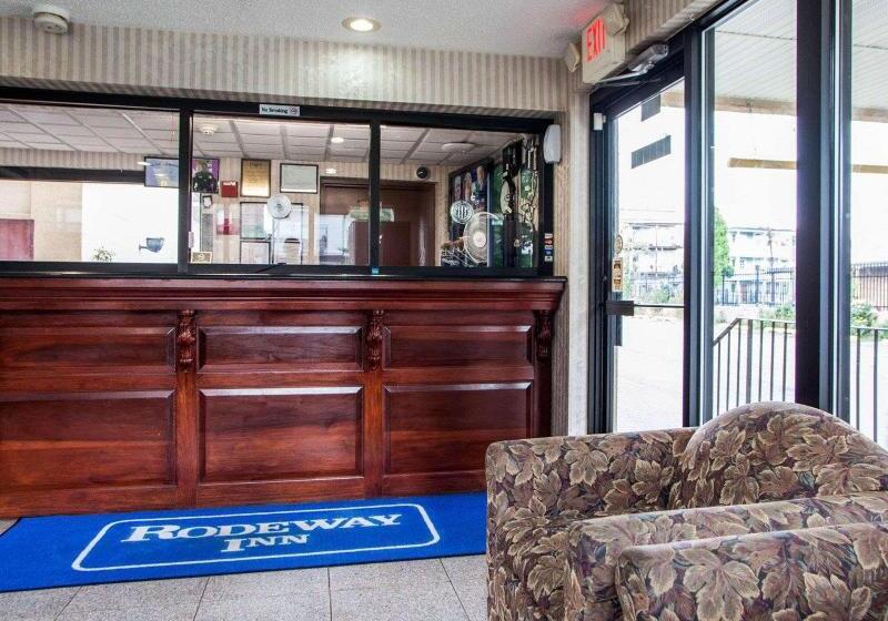 בית מלון כפרי Rodeway Inn