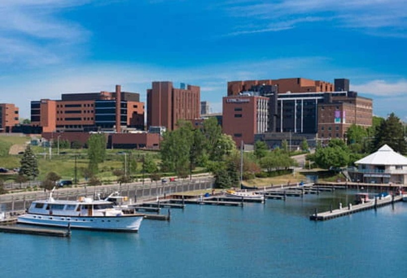 هتل Sheraton Erie Bayfront