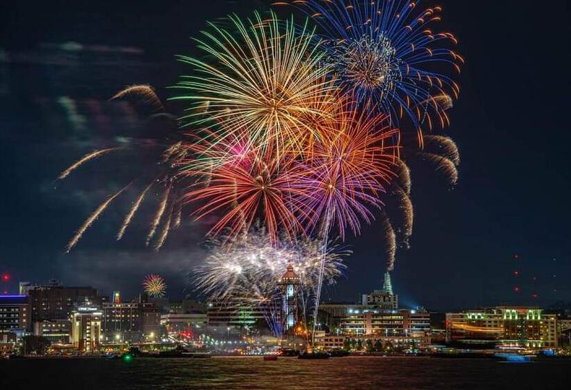 هتل Sheraton Erie Bayfront