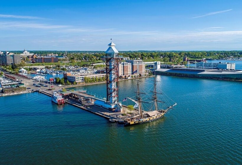 هتل Sheraton Erie Bayfront