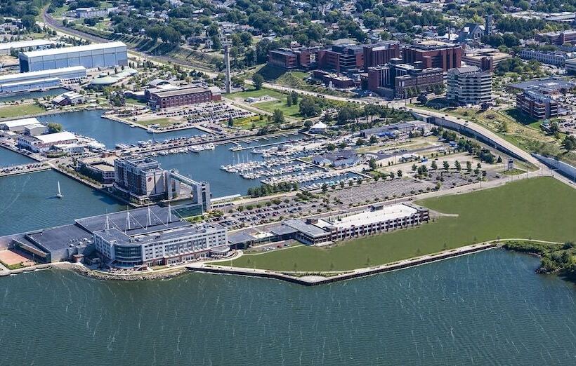 هتل Sheraton Erie Bayfront