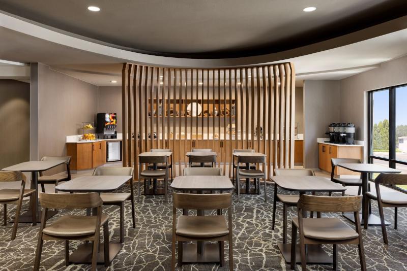 هتل Springhill Suites Fresno
