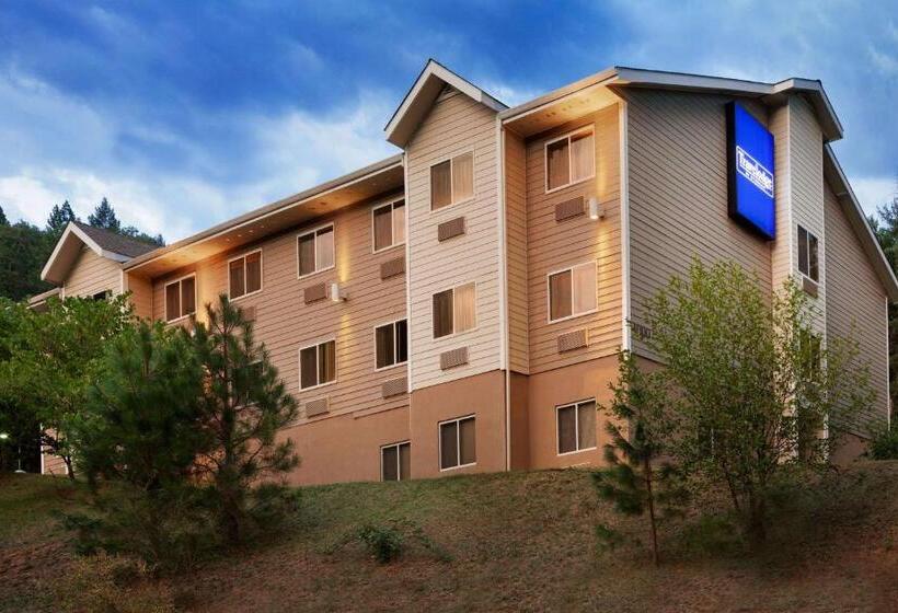 فندق Travelodge By Wyndham Dunsmuir