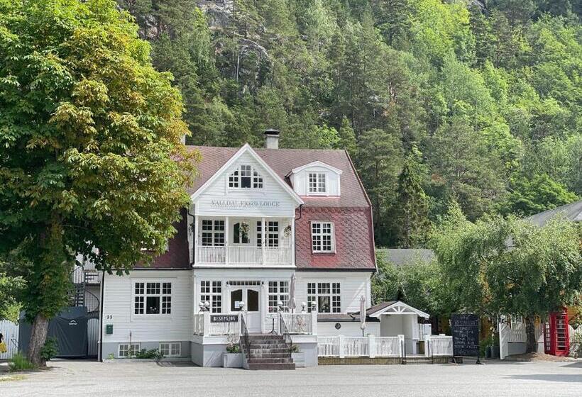 בית מלון כפרי Valldal Fjord Lodge B&b