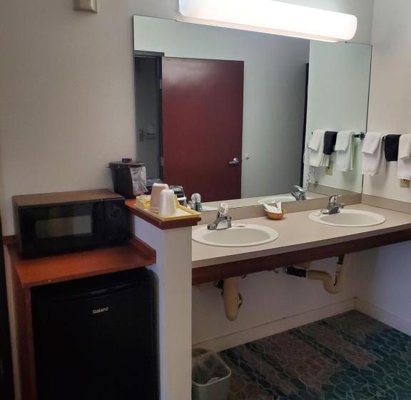 فندق على الطريق Omak Inn