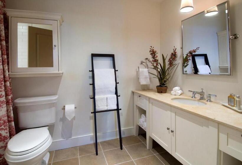 استراحتگاه Clay Brook Hotel At Sugarbush