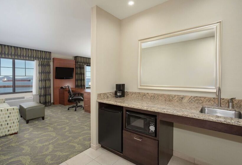 Hampton Inn And Suites Astoria