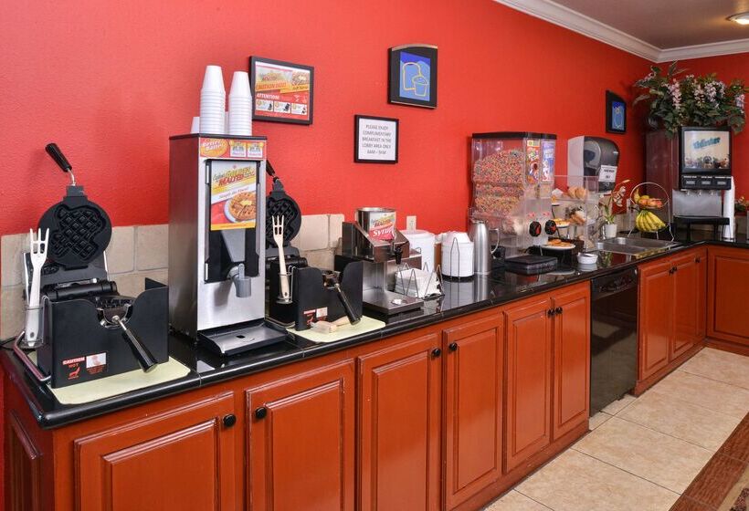 هتل Americas Best Value Inn Lubbock East