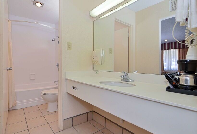 هتل Americas Best Value Inn Lubbock East
