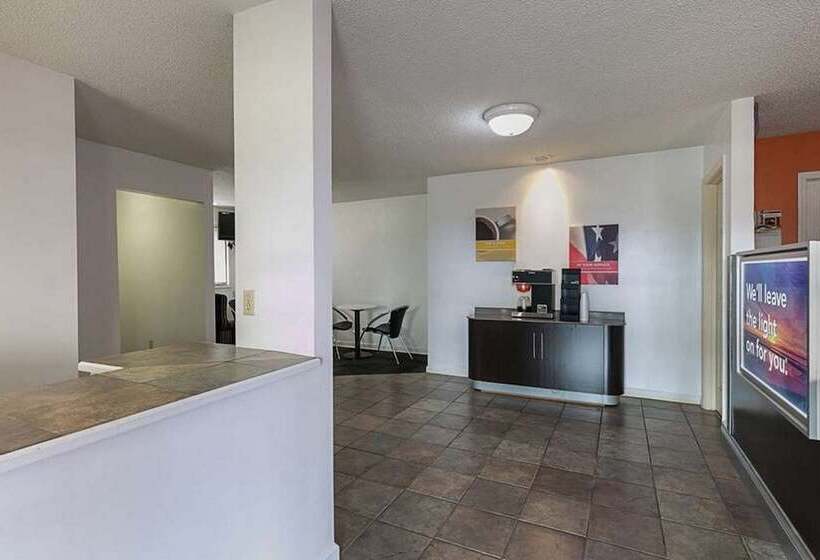 هتل Rodeway Inn & Suites