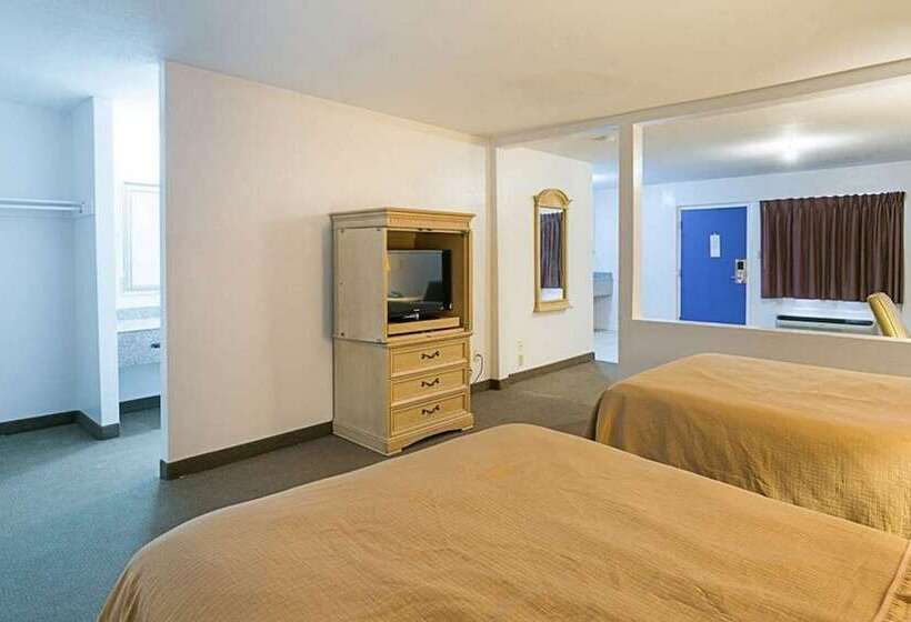 هتل Rodeway Inn & Suites