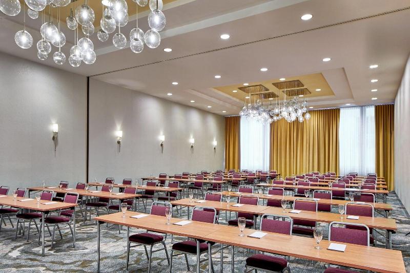 هتل Courtyard By Marriott Portland City Center